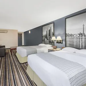 Super 8 By Wyndham Downtown Hotel Toronto